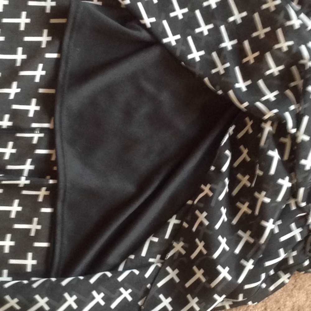 Rue 21 size 8 silky skirt