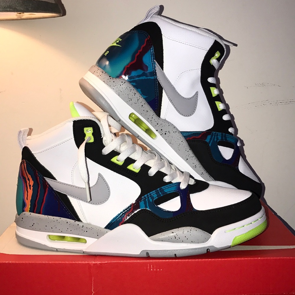 Sneakers - Picture 3 of 5