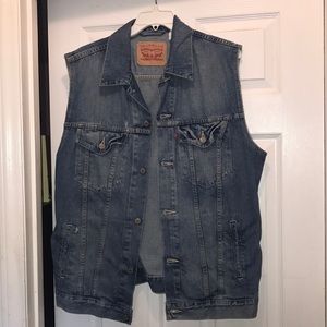 Levi sleeveless denim jacket