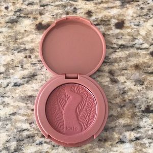 Tarte blush, Embellish