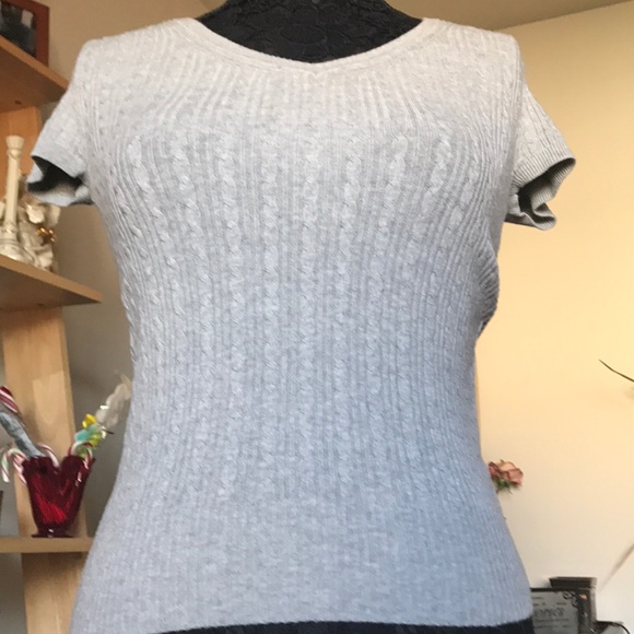 GAP LIGHT GRAY SWEATER KNIT BLOUSE - Picture 2 of 6