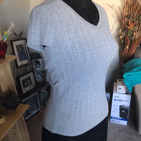 GAP LIGHT GRAY SWEATER KNIT BLOUSE - Picture 4 of 6