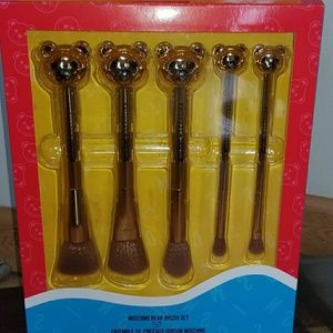New Moschino brushes. Item has Sold!