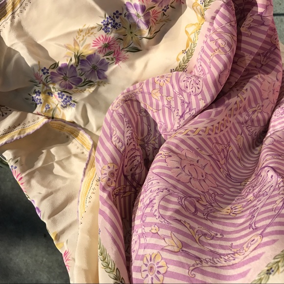 Large scarf with instrument print - Picture 4 of 4