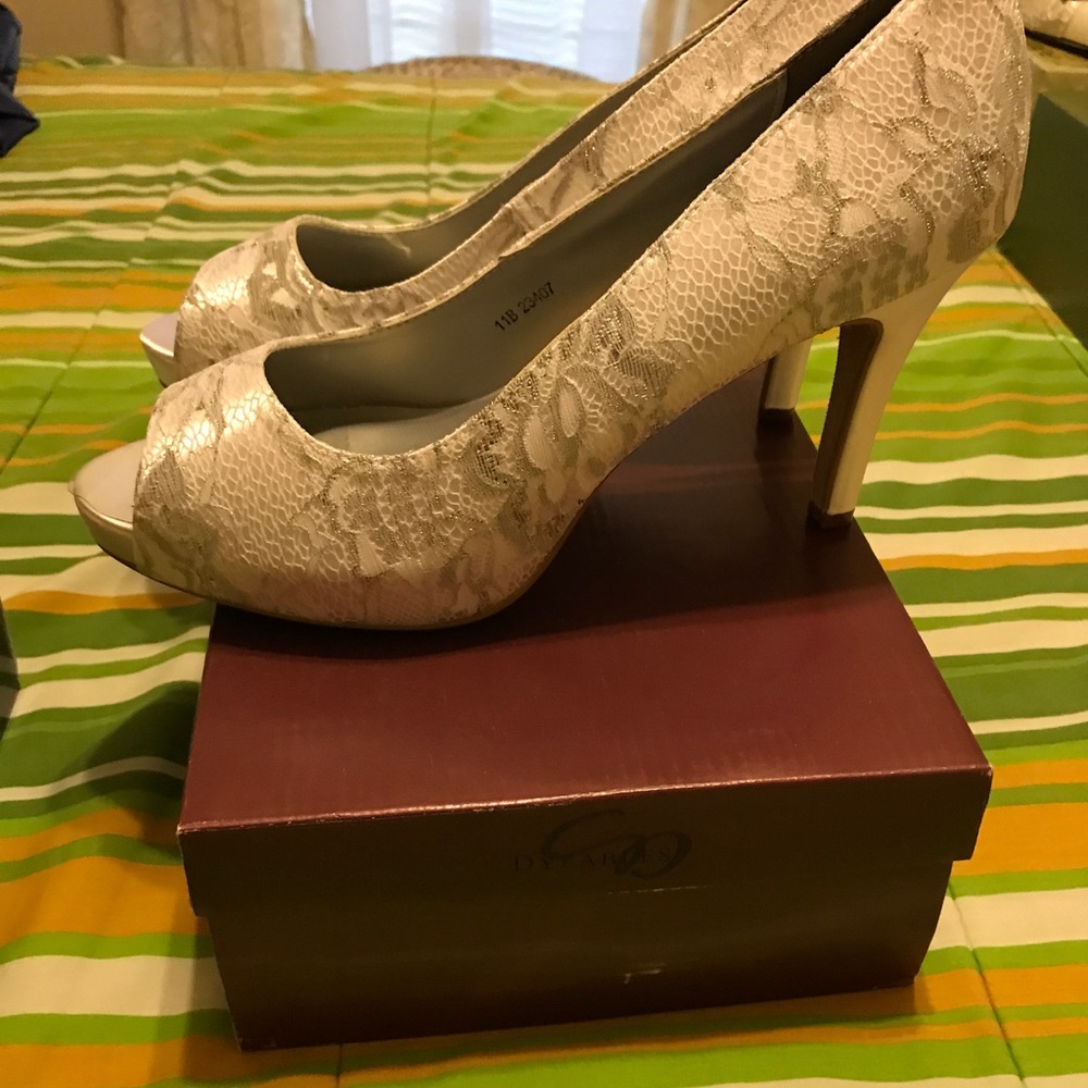 BRAND NEW Lace Bridal Shoes-WON’T FIND LOWER PRICE