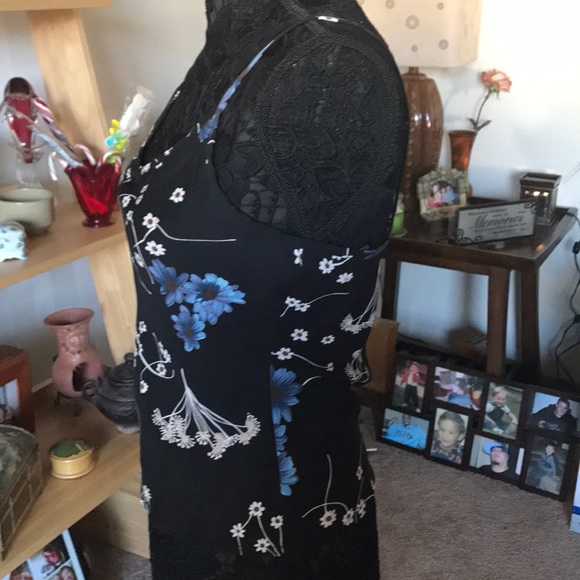 DARK NAVY BLUE CHIFFON FLORAL CAMISOLE - Picture 5 of 6