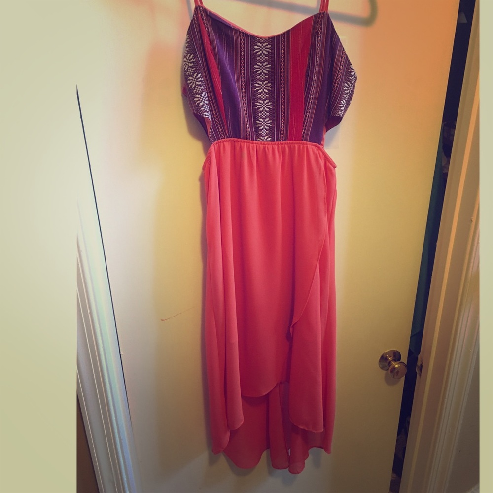 Cute summer dress with cut outs!