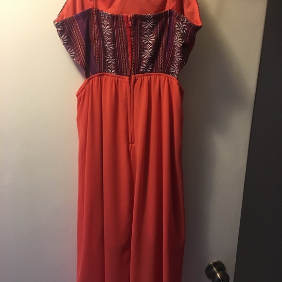 Cute summer dress with cut outs! - Picture 4 of 5