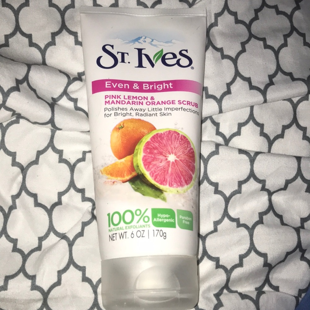St. . Ives Even and Bright Pink Lemon