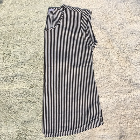 DR2 Black and White Striped Top - Picture 7 of 8