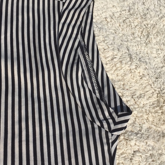 DR2 Black and White Striped Top - Picture 5 of 8