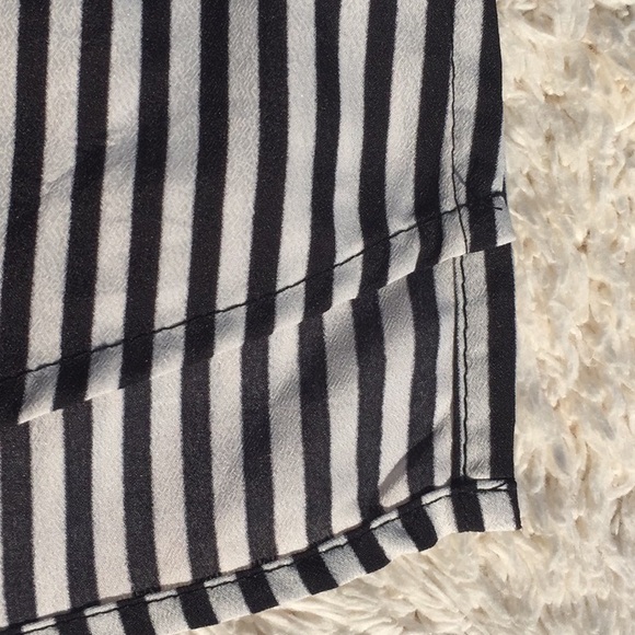 DR2 Black and White Striped Top - Picture 6 of 8