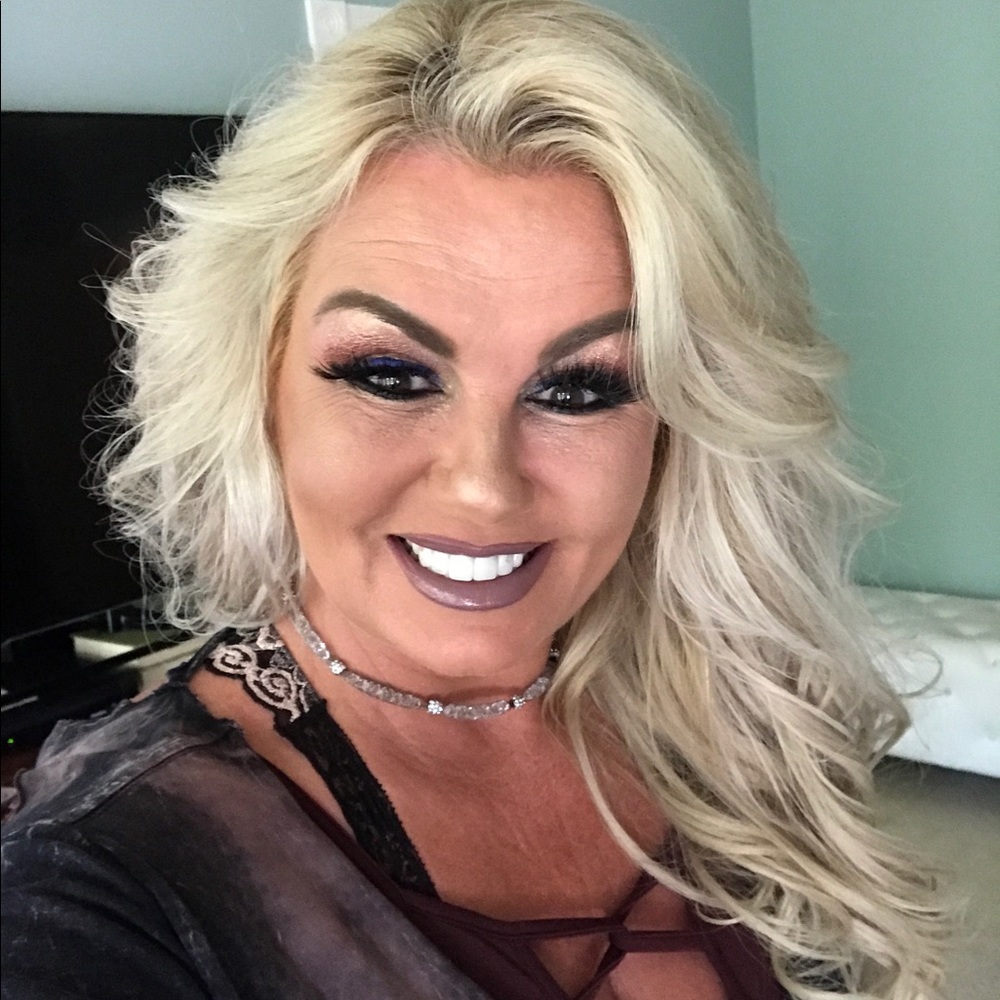 Meet your Posher, Sheia