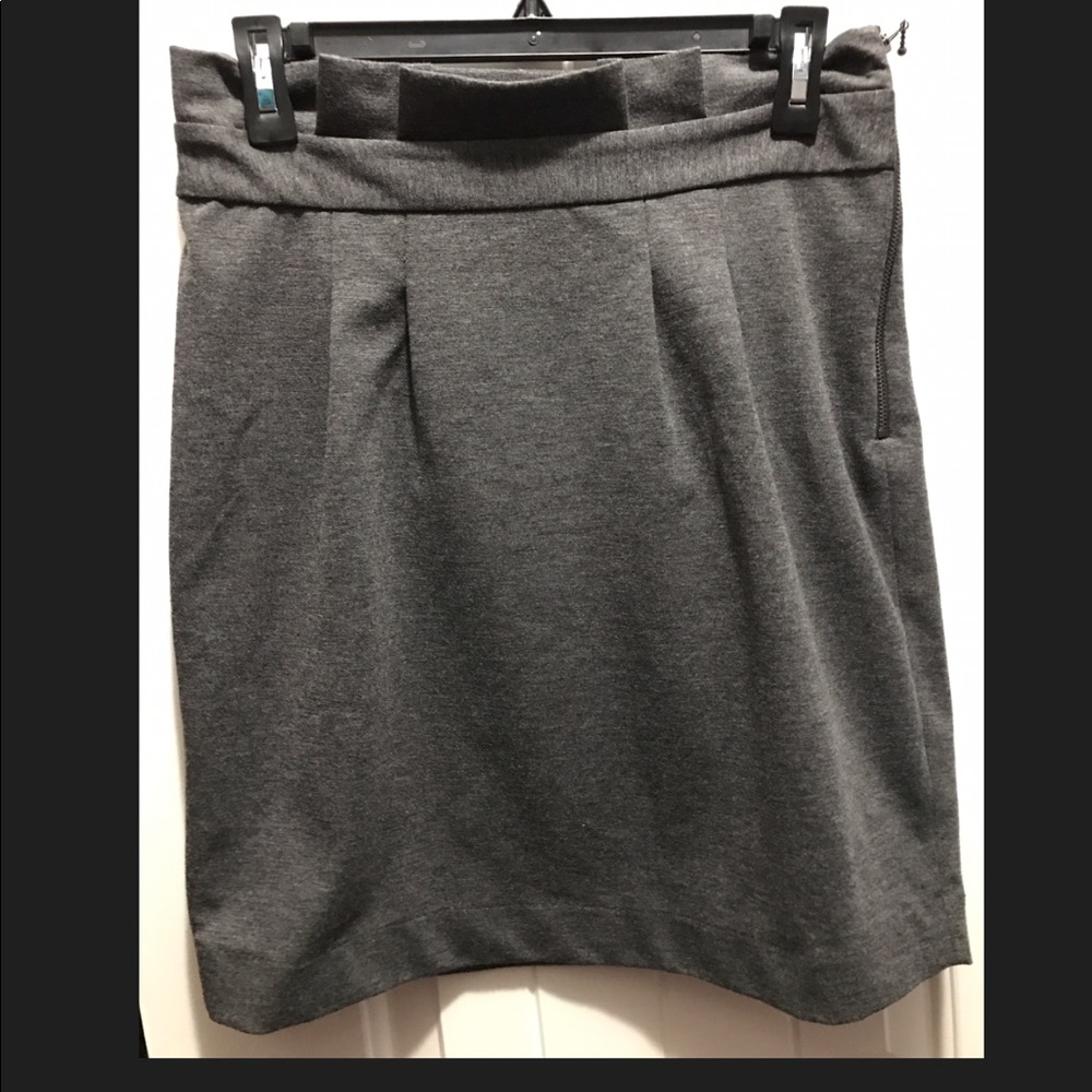 Banana Republic Skirt with a touch of flair!
