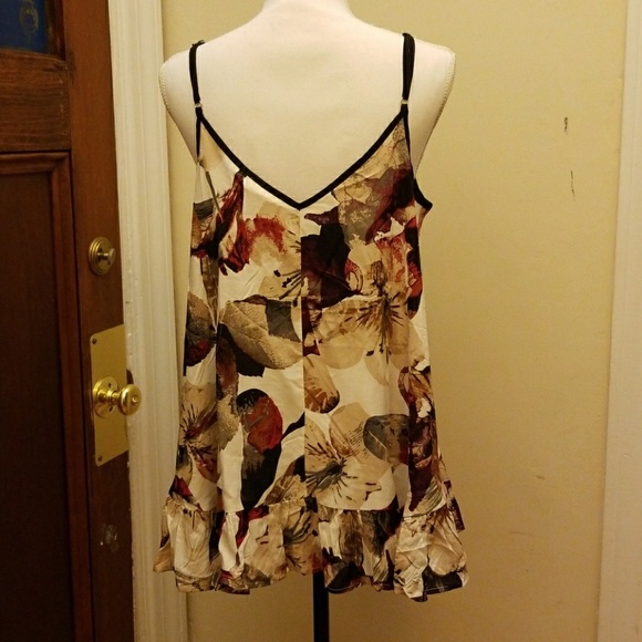 *LAST ONE-Sz L!!* Caged Berry & Beige Leaves Top - Picture 3 of 3