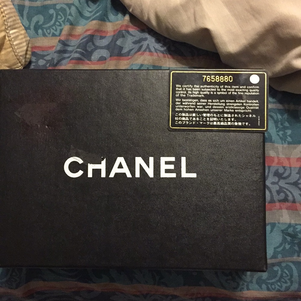 Chanel mini cross body purse - Picture 2 of 7