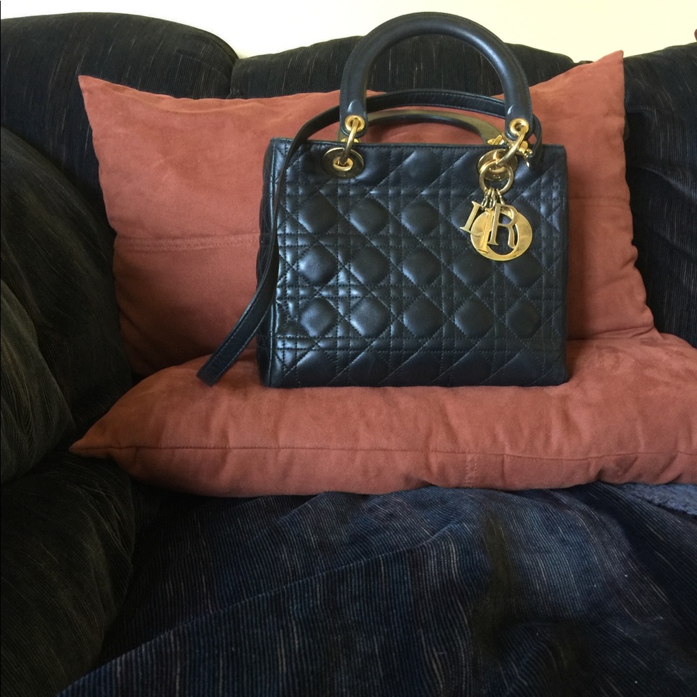 Chanel mini cross body purse - Picture 4 of 7