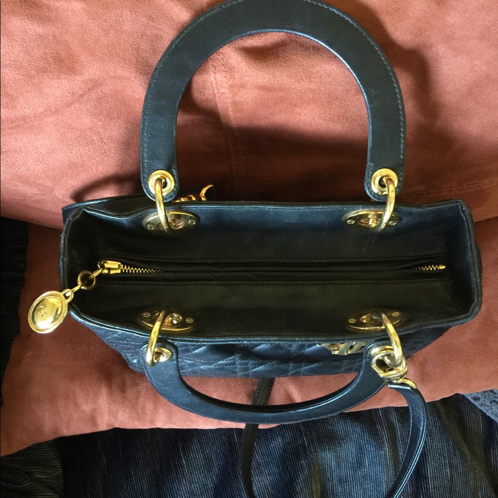 Chanel mini cross body purse - Picture 5 of 7