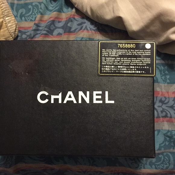 Chanel mini cross body purse - Picture 2 of 7