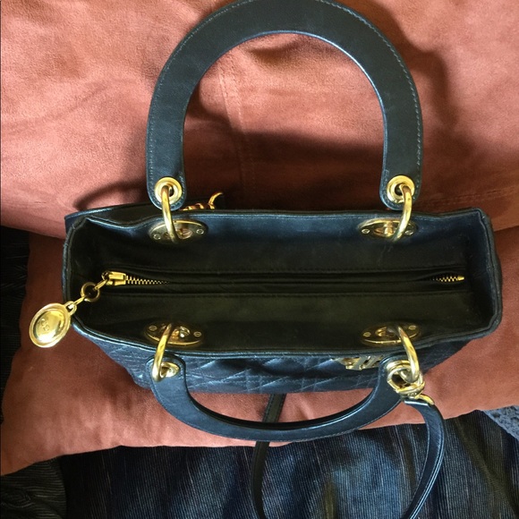 Chanel mini cross body purse - Picture 5 of 7