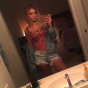 Meet your Posher, Cara