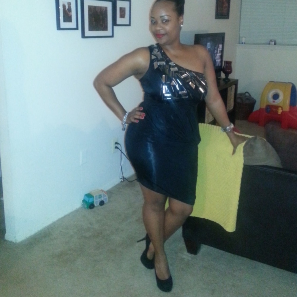 Bebe Dress - Picture 2 of 2
