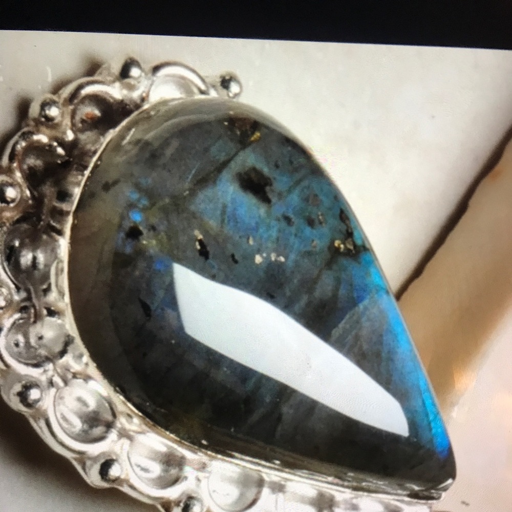 ✨SOLD✨ Natural Labradorite Pendant NWOT