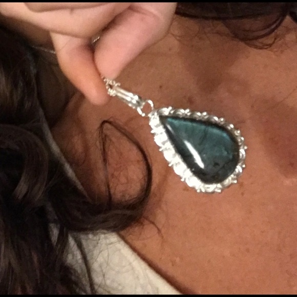 ✨SOLD✨ Natural Labradorite Pendant NWOT - Picture 3 of 8