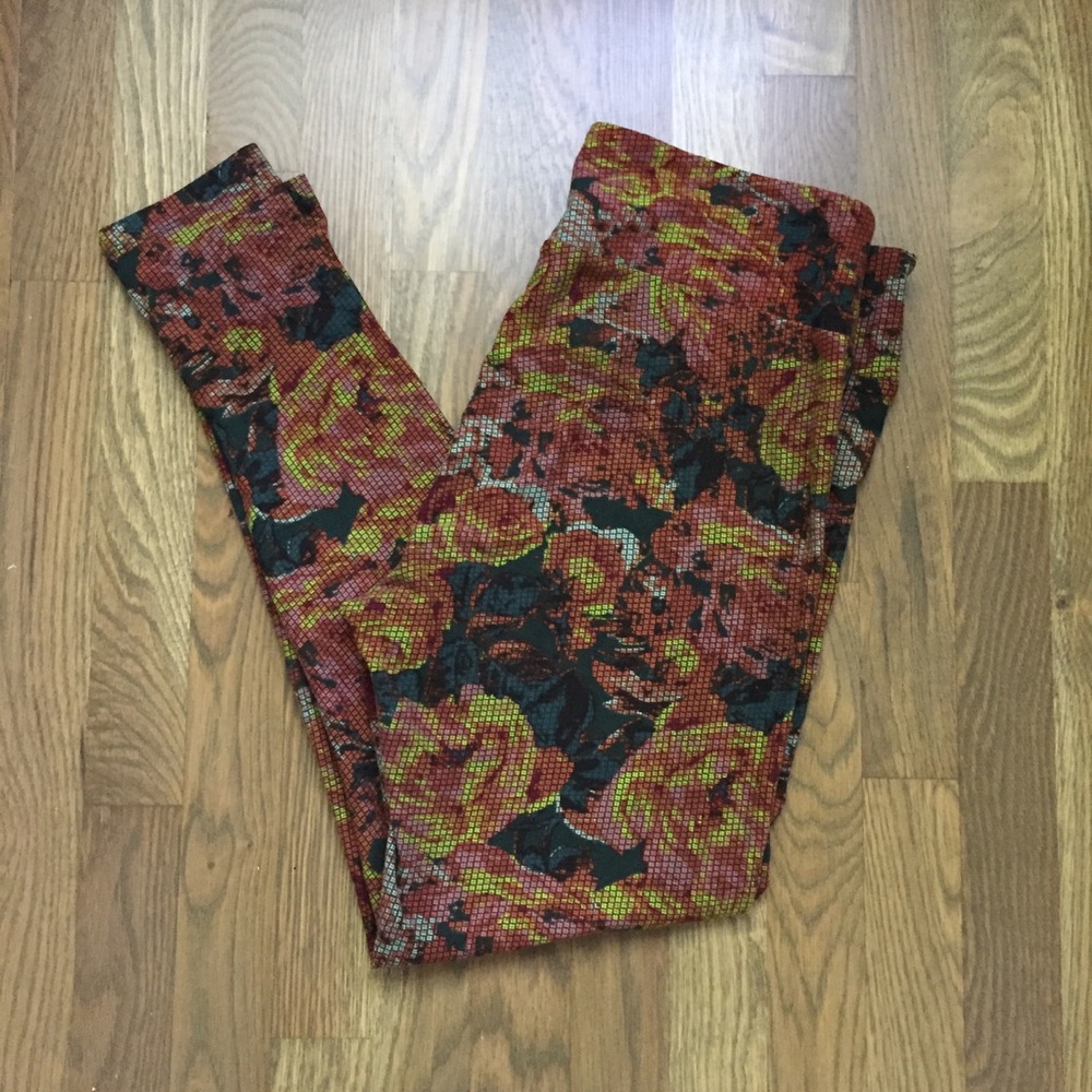 LuLaRoe Leggings Digital Roses TC EUC