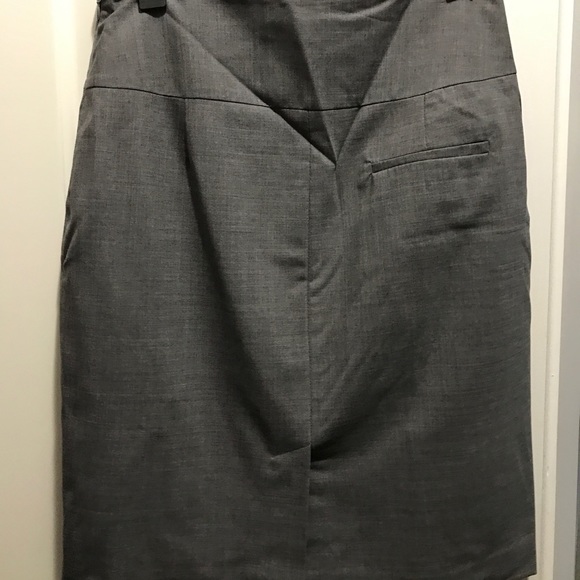 Light gray skirt from Banana Republic - Picture 2 of 4