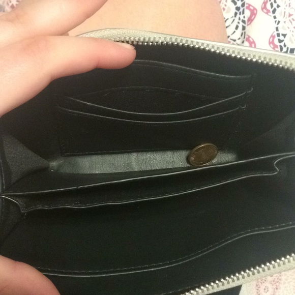 Metallic Wallet - Picture 4 of 6