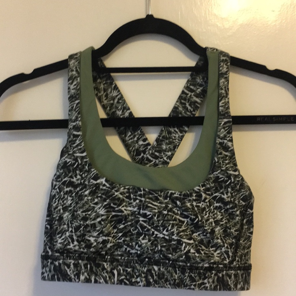 Lululemon sports bra size 4