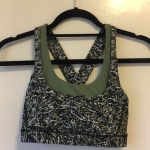 Lululemon sports bra size 4