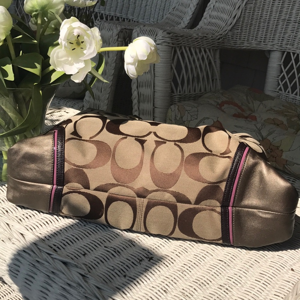 Gorgeous Coach Bag🌺🌺🌺 - Picture 3 of 8