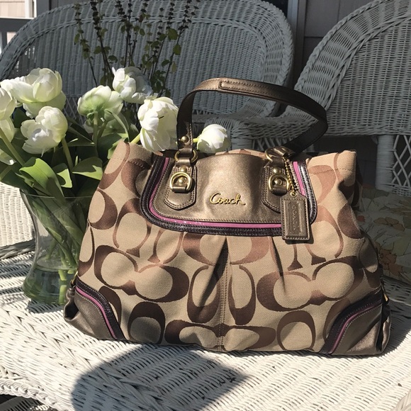 Gorgeous Coach Bag🌺🌺🌺 - Picture 1 of 8