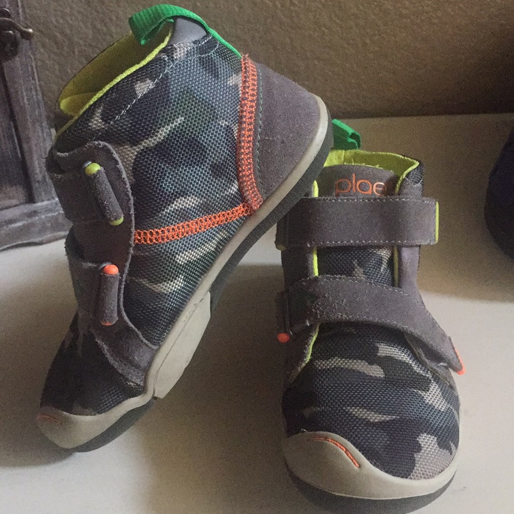PLAE boys Max best-selling camo style size 10.5