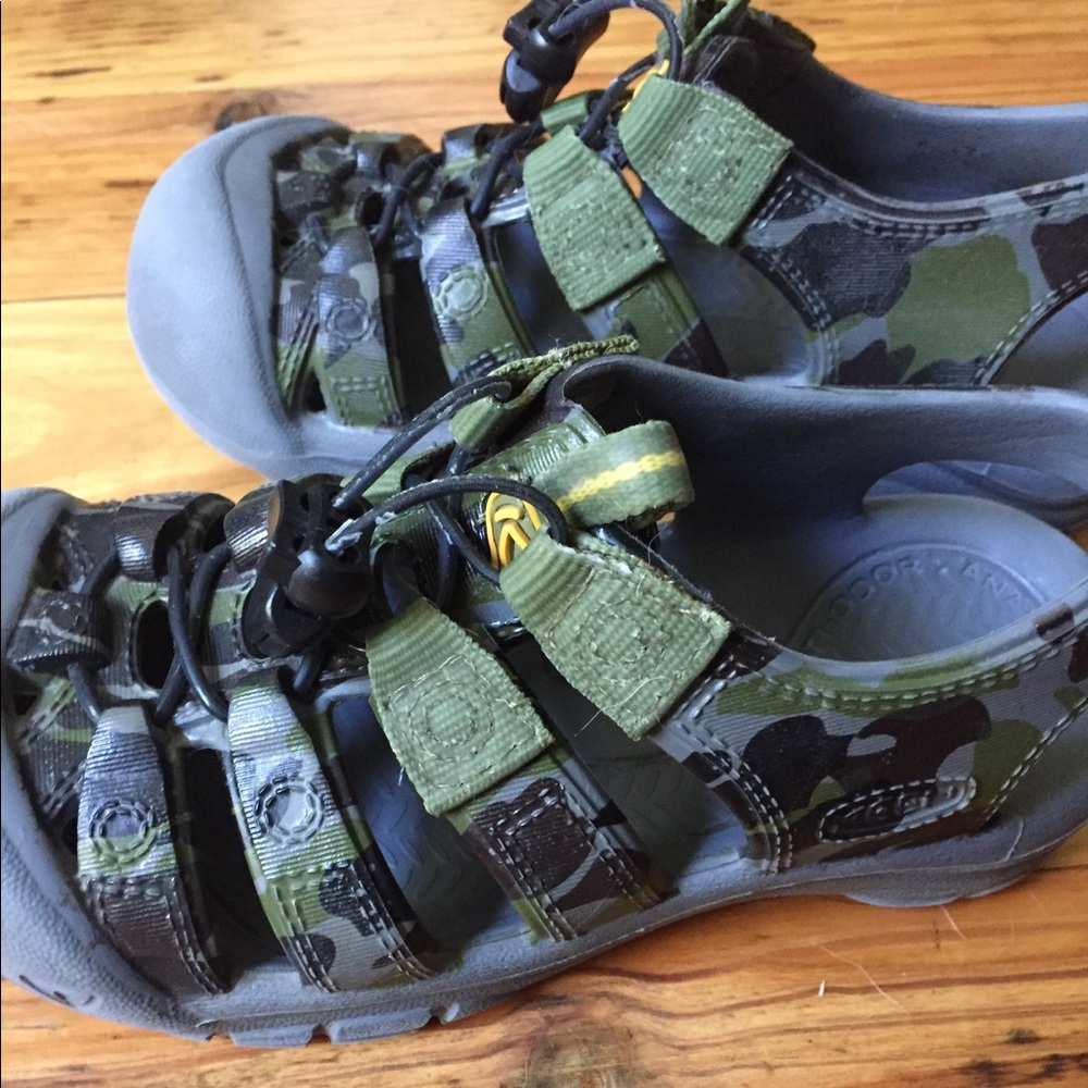 Keen camo sandals