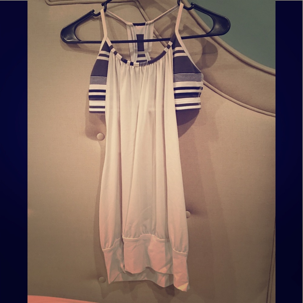 Lululemon No Limits built in bra top--Size 4!