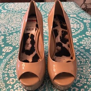 Jessica Simpson Nude Patent Peep Toe Wedges