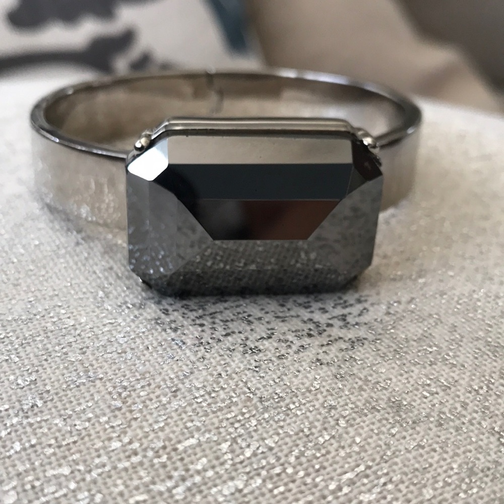 Silver and gray faceted square gem bangle