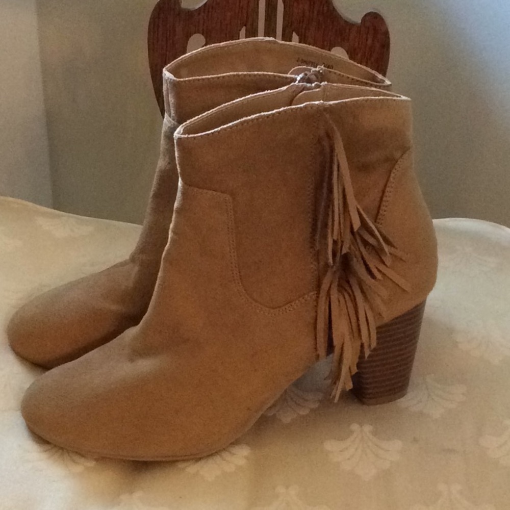 Chinese Laundry Suede Boots with Fringe, Size 9