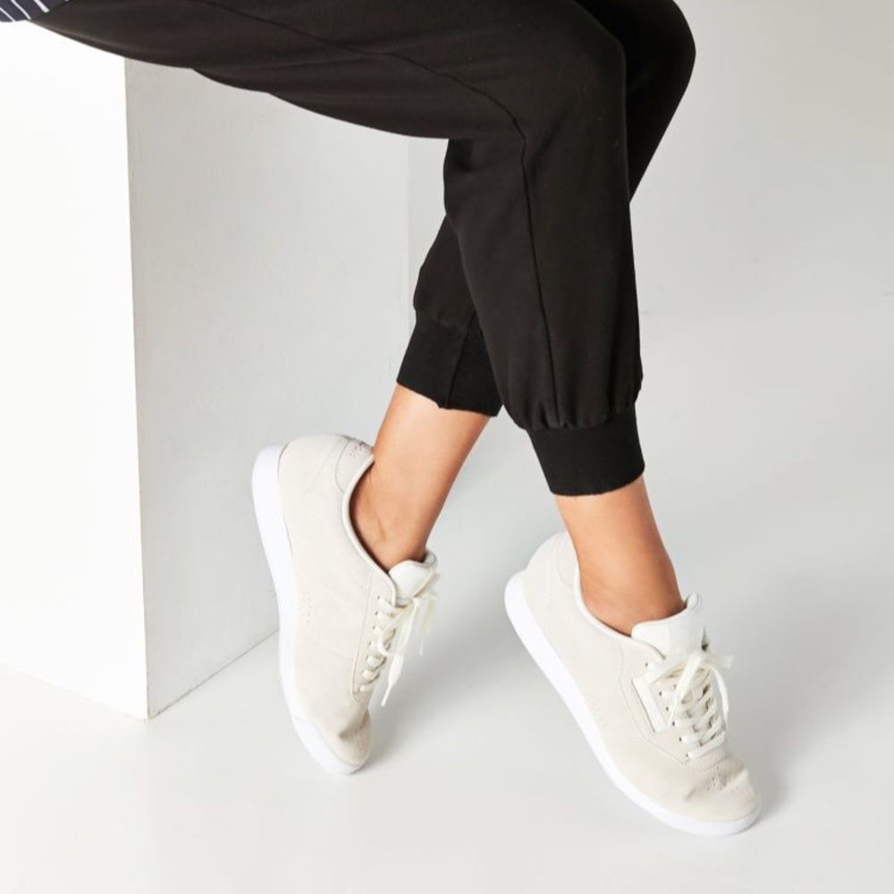 🌸SOLD🌸 NWT Reebok Suede Sneakers