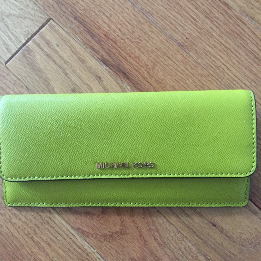 Michael Kors Apple leather slim wallet