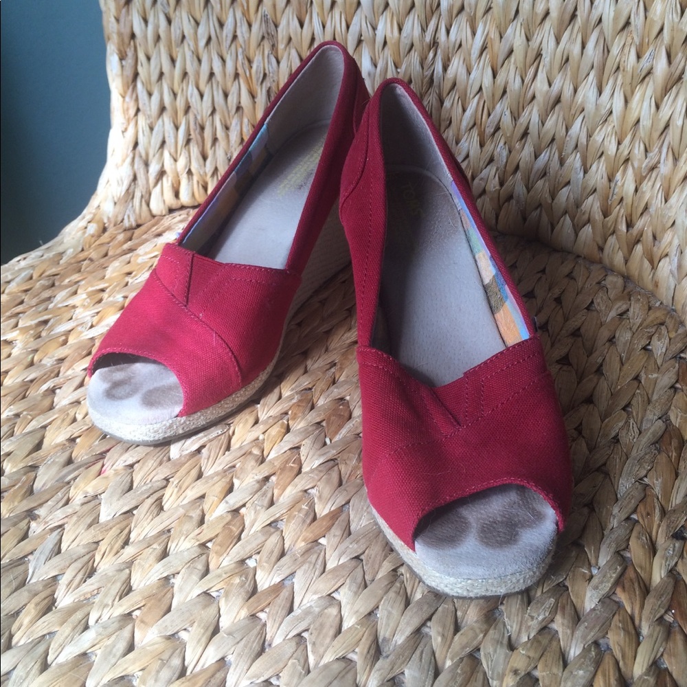 Toms Wedges size 8