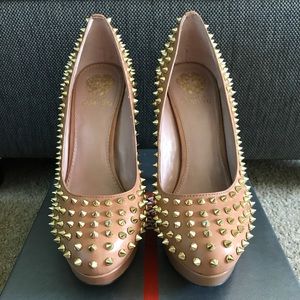 Vince Camuto tan leather gold spike heels