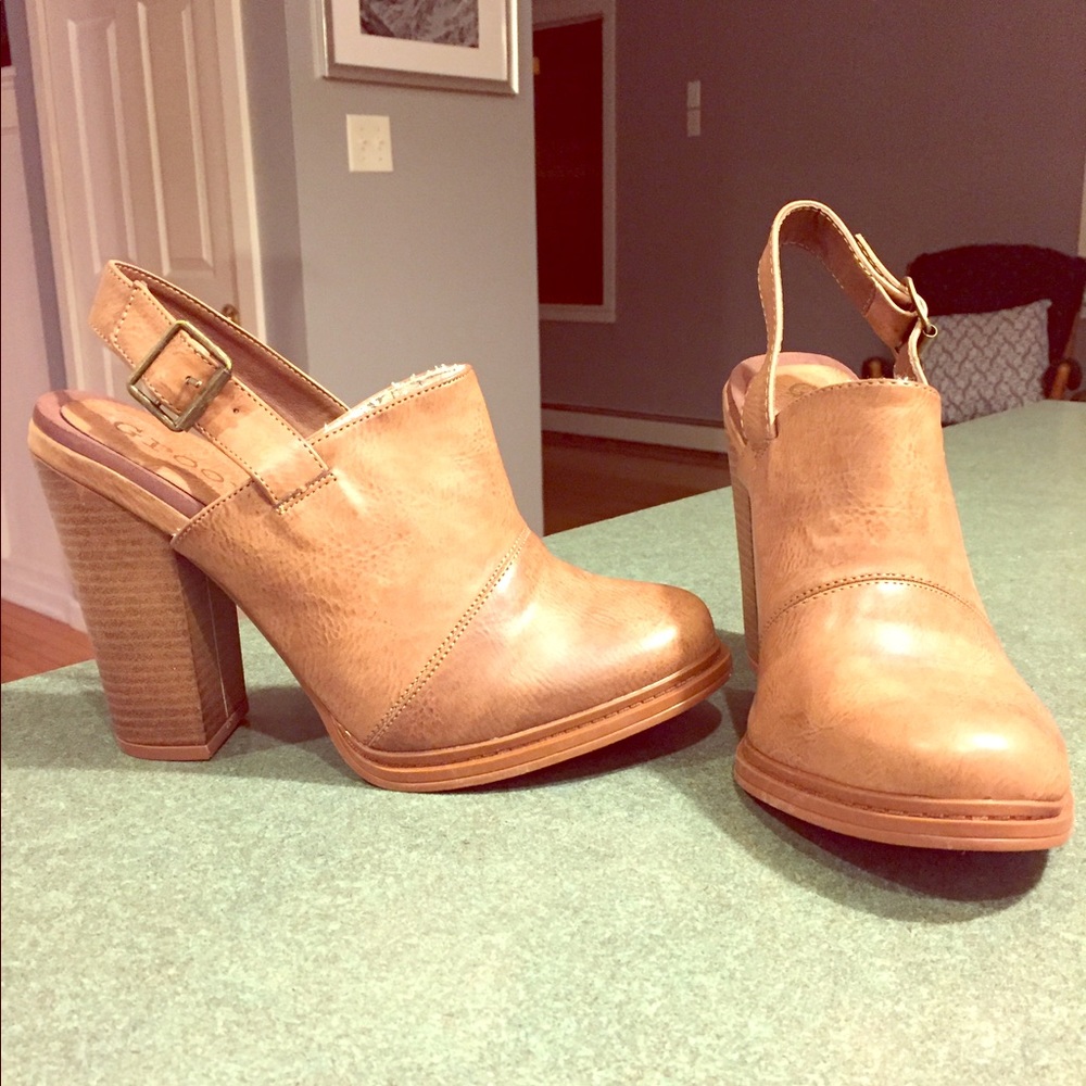 Tan faux leather bootie
