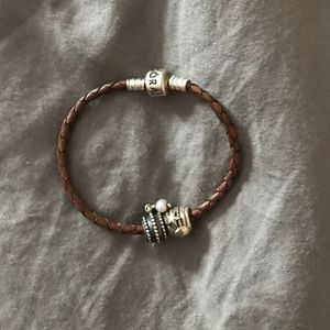 Brown leather Pandora bracelet with 2 charms