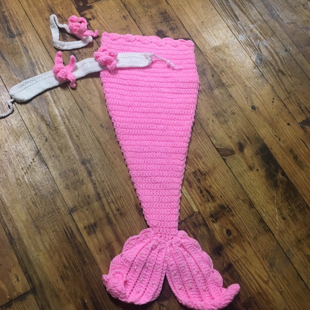ADORABLE MERMAID SET FOR PICS
