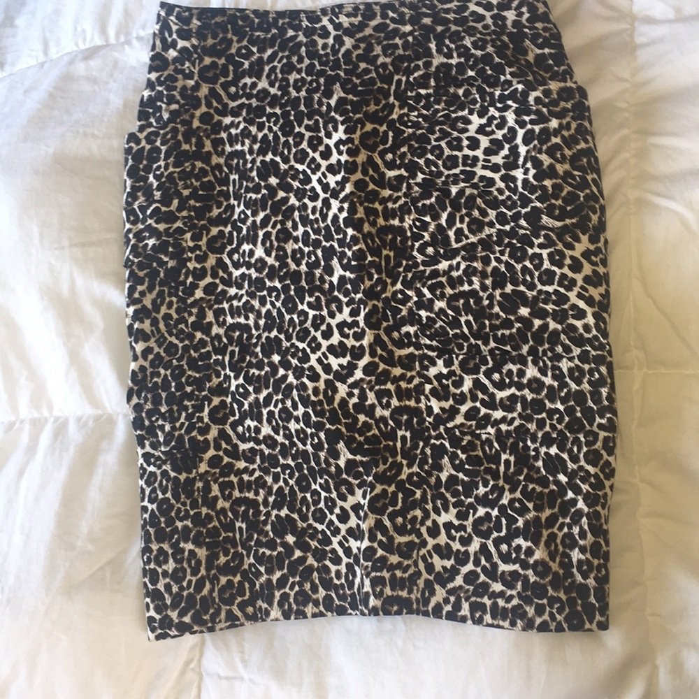 Leopard skirt midi length.