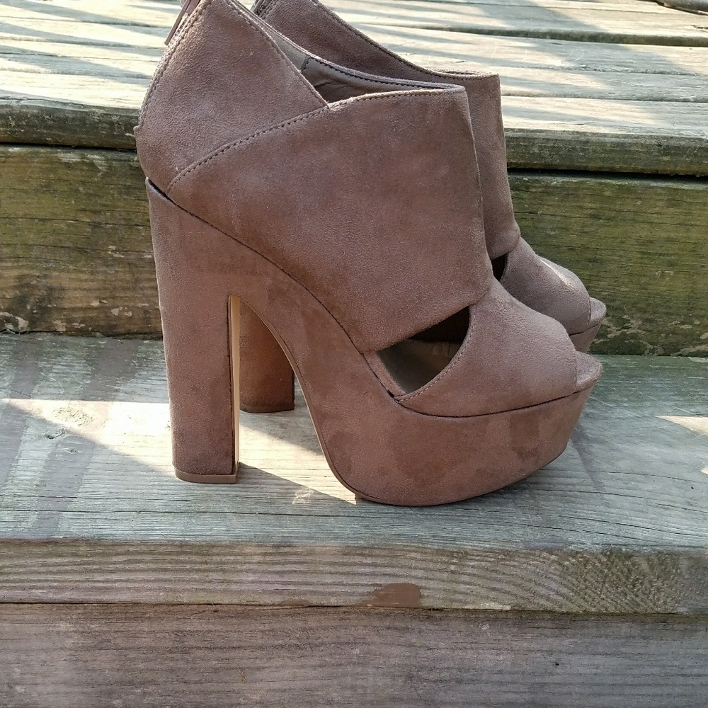 Charlotte Russe Heels - Picture 2 of 4